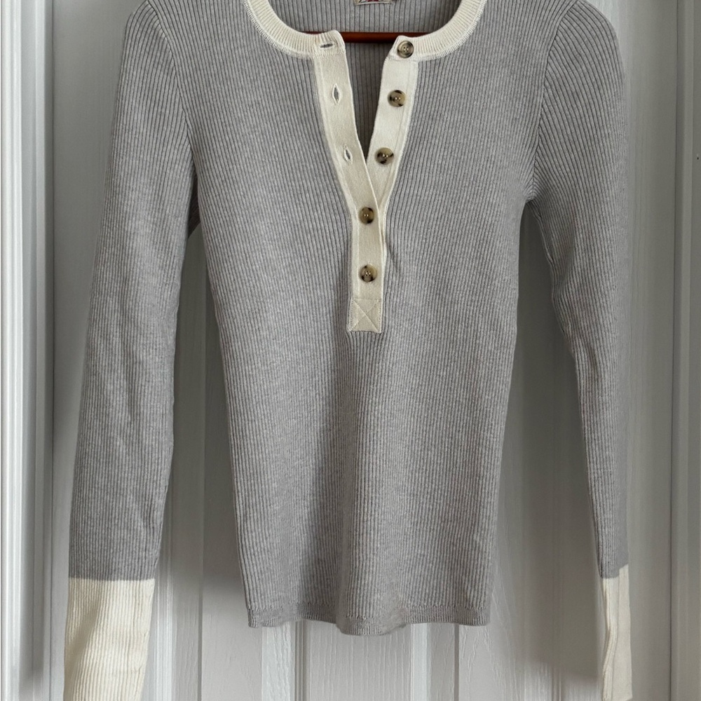 Faherty Gray Ribbed Long Sleeve Henley with Cream Trim